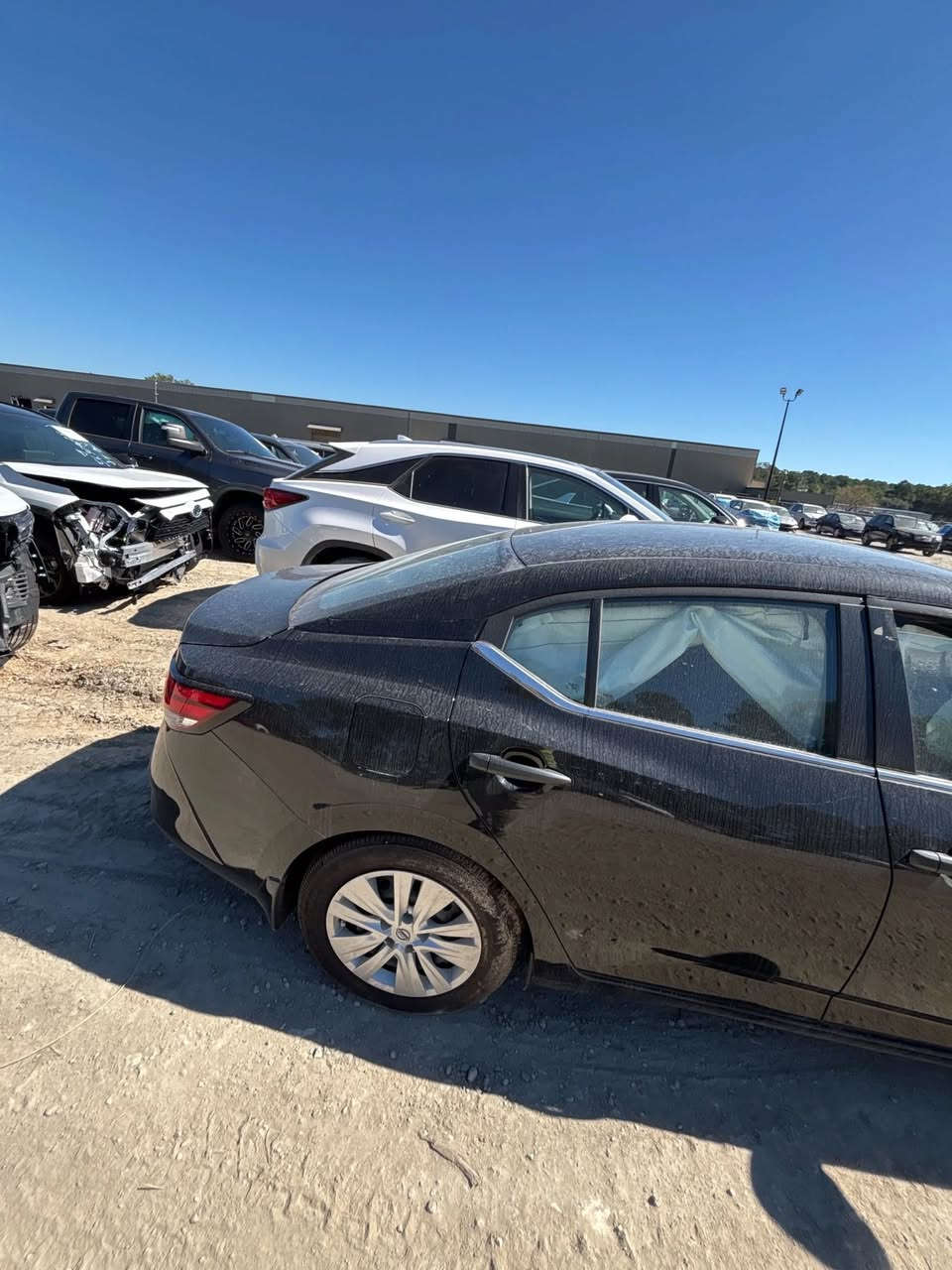 2025للبيع موعد الوصول 6/1/2026 قريب جدا الحادث موضح فقط بنيد ماشيه الفين ميل زيرو السعر 80$ ورقه قفل واصل ميناء ام قصر مدفوع شحنها كامله تستلم صافي ابلاش السياره  لاهل المصلحه  الاستفسار ***********
