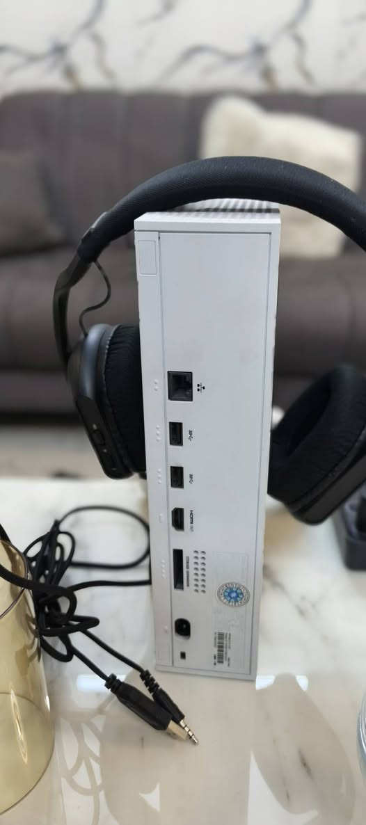 اكس بوكس سيريس اس  ست عمال قليل بي كيم بس شهر ويخلص يجي ويا بطاريات جوستك وسماعات  بسعر مناسب للاستفسار ***********
