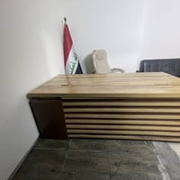 ميز L بي تكمله طوله مترين مال مكاتب عقار مال مكتب معارض وكلشي سبب البي...