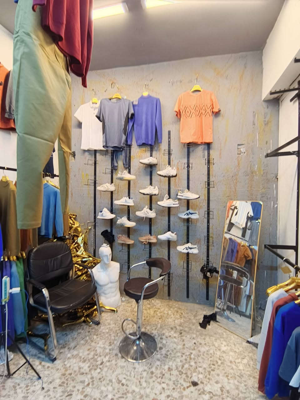 تصفيه محل ملابس البيع والستانات هم البيع وستانات الحذيه هم البيع والحذيه تعزيلن محل الي يحب يشتريهم يتفضل واتساب
***********
