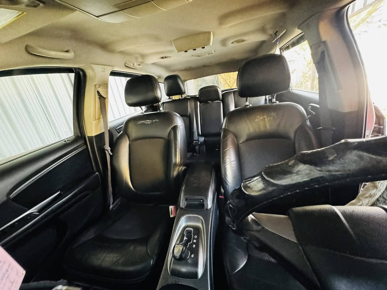 السلام عليكم
دوج جورني 2017 بغداد الدولي الأنكليزي السيارة باسمي

فئة كروس رود.. 

محرك 6 سلندر شادلها چارجر حاوية نضافة 100‎%‎

لون سلفر

كشن كهربائي

تحكم ستيرن 

شاشة كبيرة

دواخل جلد

7 راكب

تبريد ثلاث قطع ، شاشة

كامره + مثبت سرعة

تخدم تايرات جديد

حدادية جيدة … لايت زنون
السيارة :- تقرير

منظومة تبريد وماء وراديتر … مراوح امامية كهربائيات شغالة كلها …سيارة جاهزة
للتواصل:- ‭0781 238 8715‬
            :-  ***********
المكان الناصرية -المركز
