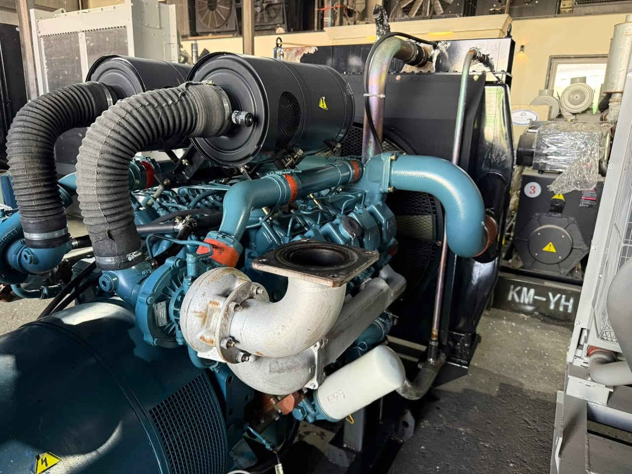 Dossan 8 cylinder
400 Kva 
Zero 0️⃣ 

0750 445 8400
0750 445 1540
