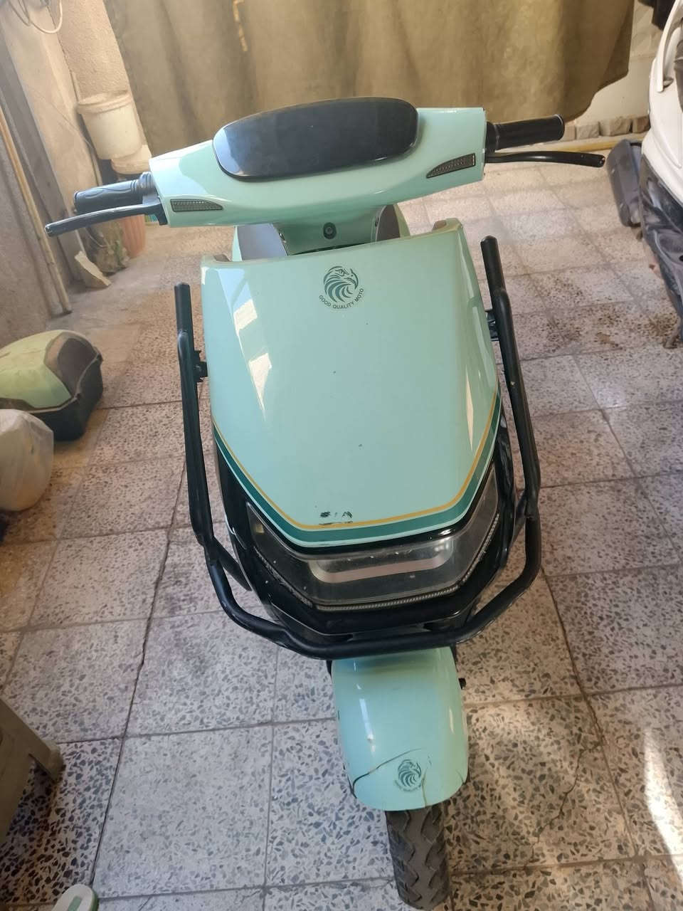 دراجه شحن للبيع  معه شاحنه اصليه ويجي وياها صندوك متحرك  وبطاريه عاليه الضمان السعر والستفسار ***********

