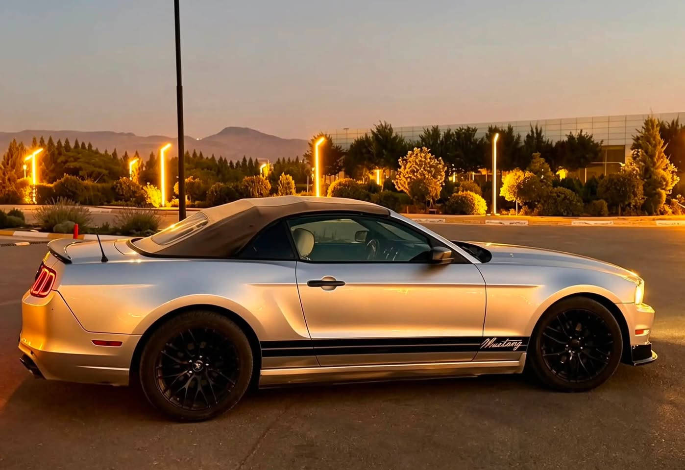 السلام وعليكم

Mustang V6 2013
للبيع ((بدون صبغ)) بجم كبس،
عليه مكينه جديده بلجيس،كير مكينه اكسل كفاله 
السياره علي وضع الوكاله لا مبرمجه ولا داخله استعراض
مواصفات الموستنك المعروفه،
كشره و صبغه كلش حلو دشبوله وكاله
وياله تو سايز عليه تخم تايرات جدد
نقصه فقط الكشف،ماطوره شغال

مكان سليمانيه تحويل بشرط
مال جنايه و سعر مناسب
 الشراي يتصل ***********
