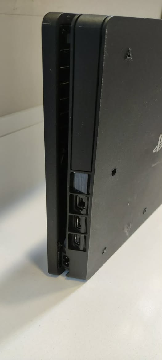 البيع PS4 Slim
الجهاز مرتب ونظيف، استخدام شخصي.

✅ يدة أصلية
✅ 3 ألعاب أقراص

السعر 250 ألف وبيه مجال.
الموقع: الحلة
للتواصل ***********
