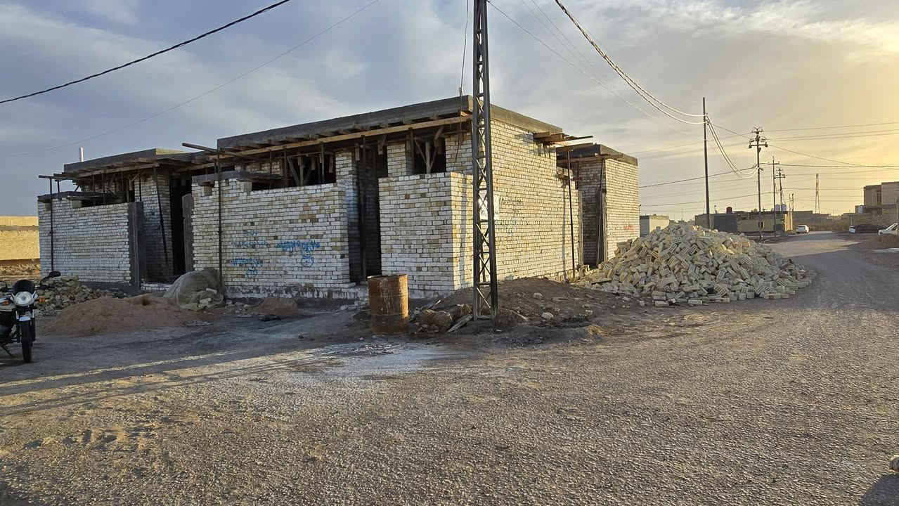 سلام عليكم هيكل للبيع مساحه ١٠٠ متر واجهه ٧.٥ونزال ١٣.٣٤ ركن علا شارعين بنيان درجه اولى  العنوان شارع الحولي مجمع الزهراء السكني ثالث شارع  موقع مميز الاستفسار ***********
