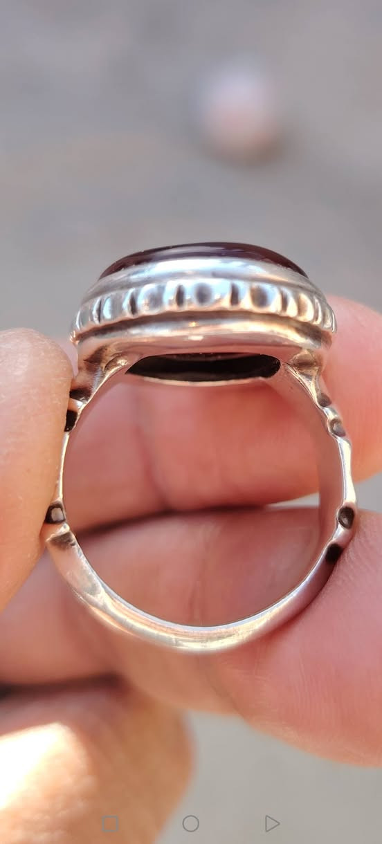 السلام عليكم
متاح محبس يماني كرزي قطعه في قمة الروعة والجمال أمام عيونكم صياقه ثقيله جدآ السعر 100 ألف مكان النجف ***********
