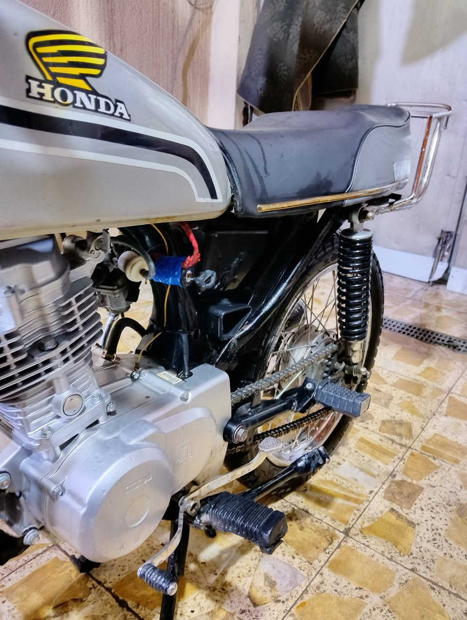 السلام عليكم درجة للبيع تعمير 2025 شاصي 2010اوراق اصولي يرادله ترتيب الدراجه السعر 550وبيه مجال مكان كربلا ***********
