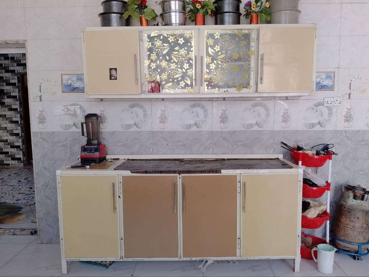 سلام عليكم كاونتر تزكام طول مترين ونص كنتور 6 بيبان +بؤفية طول 2ونص مكاني زورجات كوت  ***********
