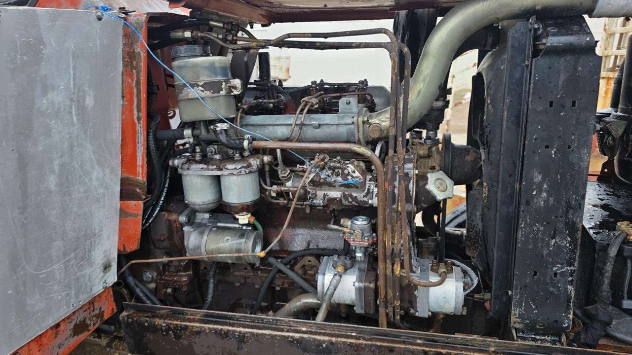 فیات ٧٨٠
***********
رەقەم و سەنەوی 
مەکینەی تۆزەک بوخاری هەییە
گێر و ئەکسل بە شەرت
شوێن هەولێر
