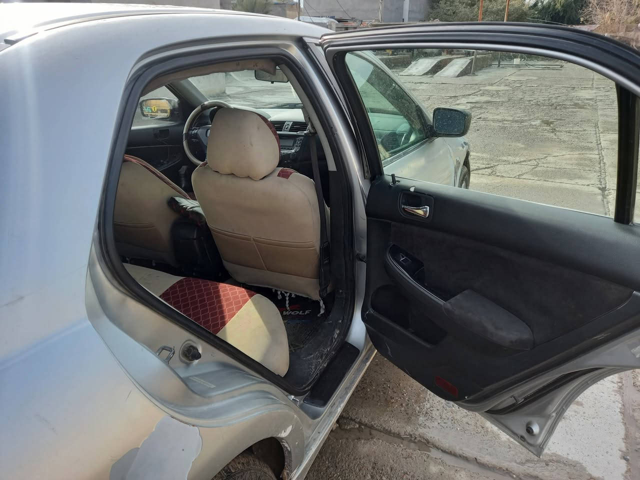 السلام عليكم 
للبيع هوندا اكورد ياباني 2007
وارد امريكي حادث جاملغ خلفي 
محرك2400 صرف كلش كلش قليل بالبانزين تبريد وتدفئة شغال 
محرك وكير جديد بعده بالضمان قبل يومين شديته 
رقم بغداد مشروع وطني وكاله عامه مطلقه بسمي ام الباركود قبل ٣ ايام سويتها 
تخم تاير جيد جدا باتري جديد
وارد امريكي حادث جاملغ خلفي
سعرها ٥٢ ورقه 
عالي وناصي وسكنات وبكلايتات ودشبول كله شغال
صدر جيد
مكان سامراء 
للاستفسار الاتصال على الرقم 
***********
غير متواجد عالفيس
