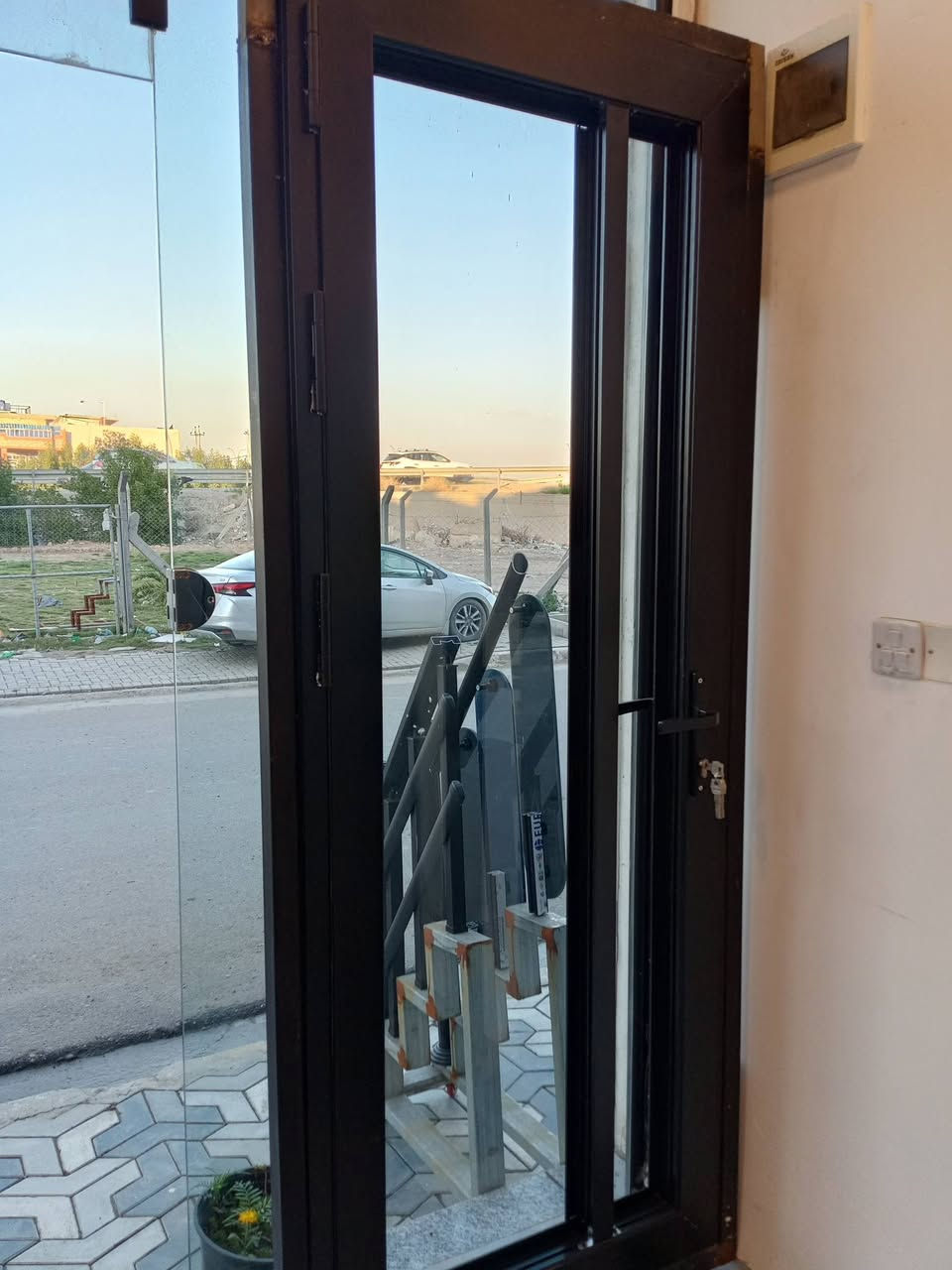 تحيه طيبه مسبوقه بالصلاه على النبي  

اخي المواطن  الكريم 
إذا  كملت بناء ووصلت لمرحله الابواب والشبابيك
وحاير يمن تفصل ودايخ ومحتار 
اجاك الحل معمل المعيار للألمنيوم  
مستعدون لإنجاز كافه اعمال الألمنيوم  والزجاج
بجوده عاليه و دقه المقاسات وارقى المواصفات
ملاحظه1👉 / المواصفات ودقه العمل  يمنه مانرسمها بمخيله الزبون🧠 من خلال الكلام 🗣️ إنما نخلي يشوفها بالواقع👀 داخل معرضنا  لمن يزورنا  للمكتب أو لمن يراسلنه 
ملاحظه 2👉/تم ارفاق صور لبعض أعمالنا داخل المنشور
للاستفسار مراسله الصفحه 
او الاتصال ع الرقم *********** واتساب متوفر
او زيارتنا داخل المكتب
الموقع بغداد /الدوره حي اسيا /مقابل جسر گراره
نعمل في كافه محافضات العراق
