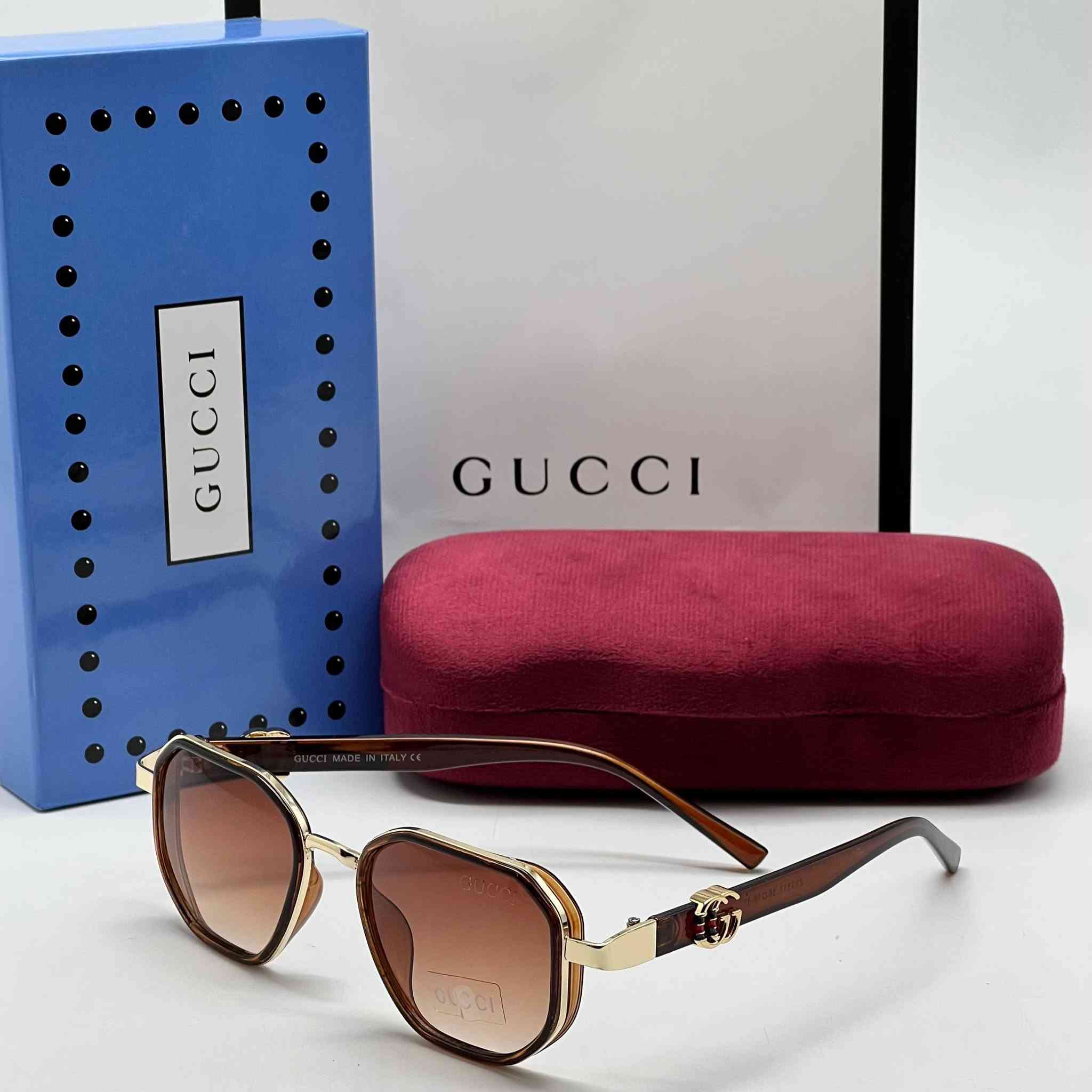 دكّة الساعچـي ⌚️
.
من فلورنسا، حيث وُلد الفن — جاءتك هذي النظارات.

Gucci لا تتبع الموضة، هي من تصنعها. الإطار الثماني الحواف المميز، شعار GG المزدوج على الذراع، وشريط الأخضر والأحمر الأيقوني — كل تفصيلة تحكيلك: هذا ليس مجرد اختيار، هذا بيان.

عندنا الكولكشن الجديد بـ9 موديلات لكل ذوق:

⚫🔵 أسود/فضي — عدسة كحلية متدرجة + GG ملون — الكلاسيكي الجريء
⚫ أسود كامل — عدسة رمادية + GG أسود — الغموض المطلق
🤎 بني/عدسة بنية متدرجة + شريط Gucci — دفء وأناقة
⚫🔵 أسود/عدسة كحلية متدرجة — هادئ وواثق
🟤🥇 تورتواز/ذهبي — عدسة بنية — الرجعي العصري
⚫🔵 أسود/فضي — عدسة كحلية — نسخة ثانية كلاسيكية
🤎 بني/عدسة بنية — لمن يحب الـ Warm Tones
⬛🩶 فضي/أخضر — عدسة رمادية — الأكثر تميزاً
⬛🔵 فضي/كحلي — عدسة بنفسجية — جرأة باردة
.
📦 كل نظارة تجيك مع:
◽️ علبة مخمل بوردو Gucci
◽️ بوكس أزرق أنيق
◽️ شنطة تسوق Gucci
◽️ نقش Made in Italy على الذراع

لأن حتى طريقة حملها — فن 🇮🇹

.
للحجز والاستفسار دايركت او على الواتساب 📲
يتوفر توصيل لجميع المحافظات 🚚
#العراق #viral #trending #reels #luxury. دكّة الساعچي


**إذا كنت صاحب هذا الإعلان وتريد حذفه لأي سبب، رجاءا أرسل رسالة إلى الدعم الفني**