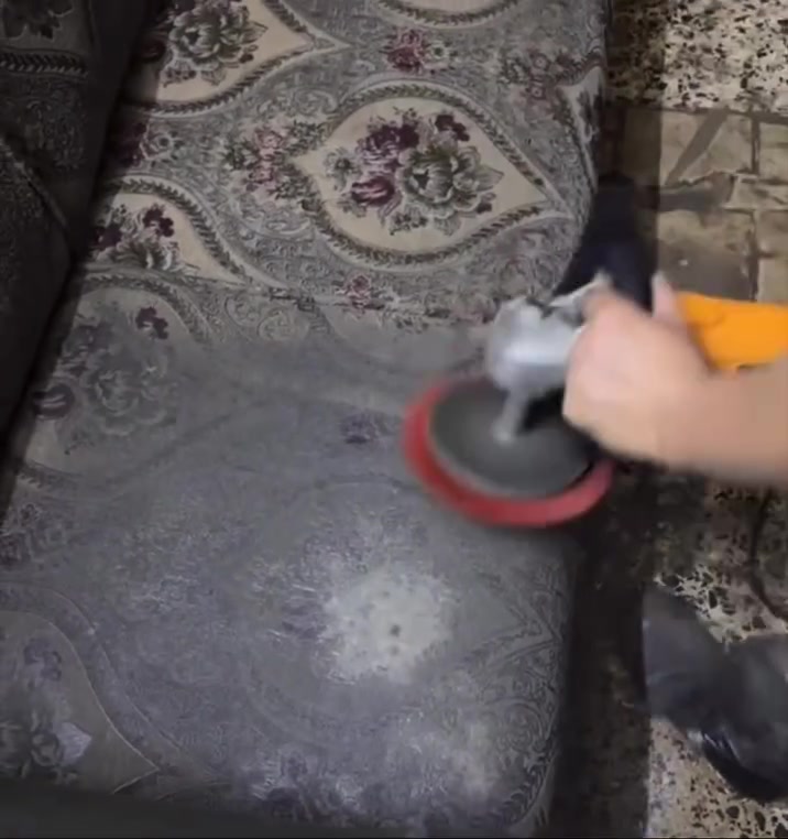 🛋️ رجّع طخمك جديد وكأنه هسة طالع من المعرض! ✨
لأن نظافة بيتك تبدأ من تفاصيله... مجمع معمر فاضل يقدملك أقوى عرض لتنظيف وغسيل وتجهيز الطخوم والمفروشات بأحدث الأجهزة والمواد العالية الجودة اللي تزيل أصعب البقع والروائح وتحافظ على القماش.
🔥 العرض الأقوى حالياً:
 غسيل طخم (من 8 إلى 10 مقاعد): بـ 50 الف بس! 💥
🛠️ خيارات الخدمة حسب رغبتك:
 غسيل موقعي: نجيكم للبيت ونغسل الطخم بمكانه وبأعلى دقة.
 غسيل في المجمع: تكدر تشرفنا للمجمع ونستلم الطخم ونرجعه الك كامل النظافة والجاذبية.
🌟 ليش تختار مجمع معمر فاضل؟
 تنظيف عميق: التخلص من الأتربة، البقع المستعصية، والروائح تماماً.
 أجهزة حديثة: سحب وتجفيف سريع يخليك تستخدم الطخم بوقت قياسي.
 دقة وأمانة: دقة بالمواعيد وسرعة بالإنجاز.
📞 للحجز والاستفسار:
تواصل معنا الآن واحجز موعدك:
 رقم الهاتف والواتساب: 📱 ***********
 العنوان: 📍 ميسان - علي الشرقي - مجمع معمر فاضل
✨ بيتك يستاهل النظافة، وطخمك يستاهل دلالنا! ✨
