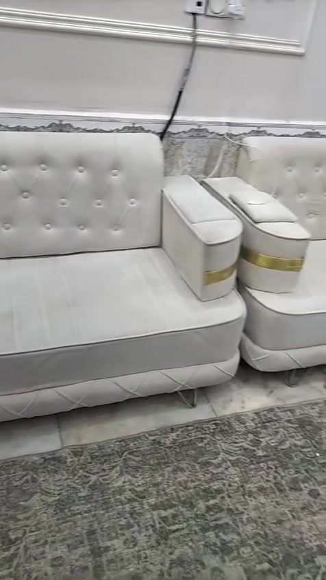 السلام عليكم طخم للبيع السعر 450الف  رقم الهاتف ***********
