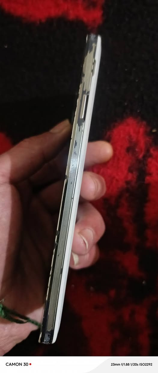 السلام عليكم للبيع نوت ٣كلاكسي  يك سيم كارت  بسس ب٣٠هزار و مجال هيه كمه


**إذا كنت صاحب هذا الإعلان وتريد حذفه لأي سبب، رجاءا أرسل رسالة إلى الدعم الفني**