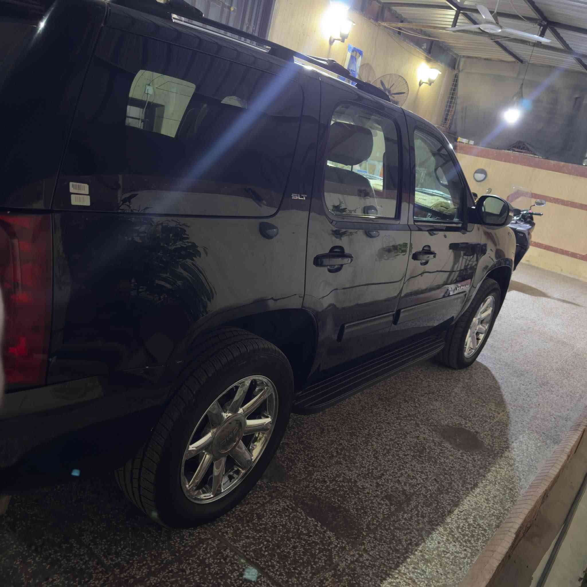 GMC موديل 2014 وارد امريكي بيها قطعتين فقط بدون شاصي او لغد بدون ايرباك ميكنة 8 سلندر 5300 السيارة بأسمي تحويل ثاني يوم عليها رقم حلو سعرها 240 بيها مجال بسيط هذا الواتساب *********** وماسنجر هم موجود بغداد, العراق
