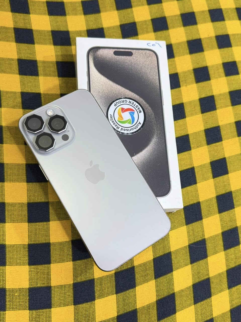 ايفون 15 برو ماكس شرق اوسط ماستر تلفون حيل نضيف وعله ايدي اني مشتري جديد بوكته مكفول من تصليح او فتح بطاريه 88 ذاكره 256 باكيت ويا سعر مليون قفل عنوان بغداد. 
الرقم ***********
