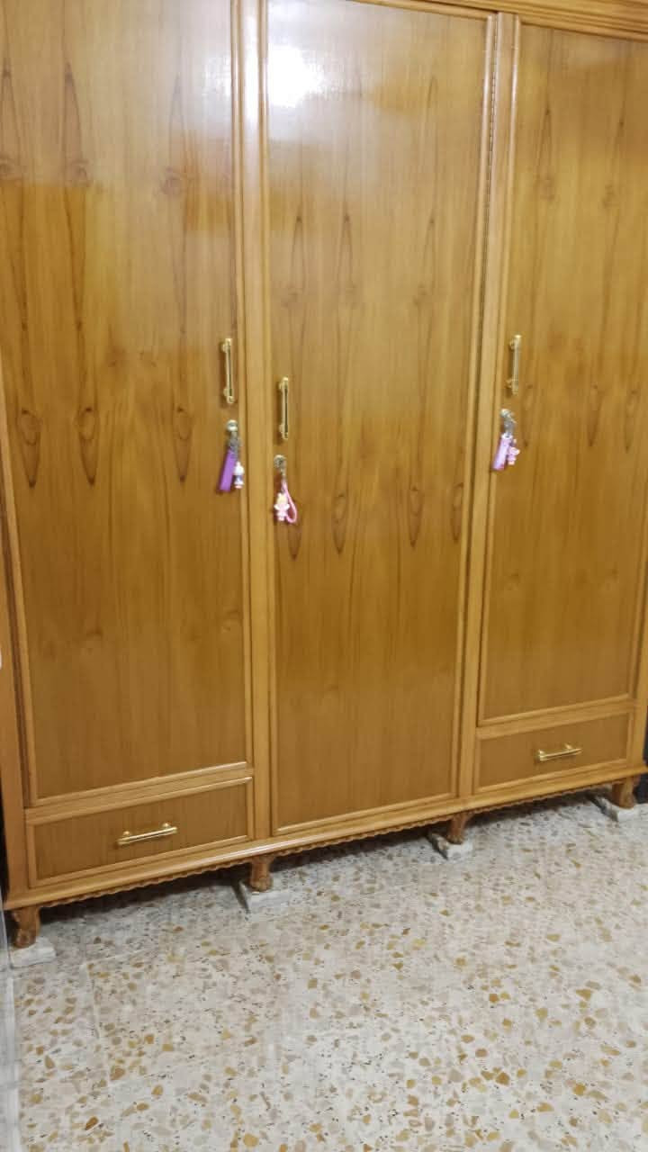 صاج داخل وخارج والضهر تلبيس سعره ٣٥٠وبي مجال نضيف كلش اخو الجديد استعمال قليل قبل شهر اخذته واريد ابيع لئن زغير***********

