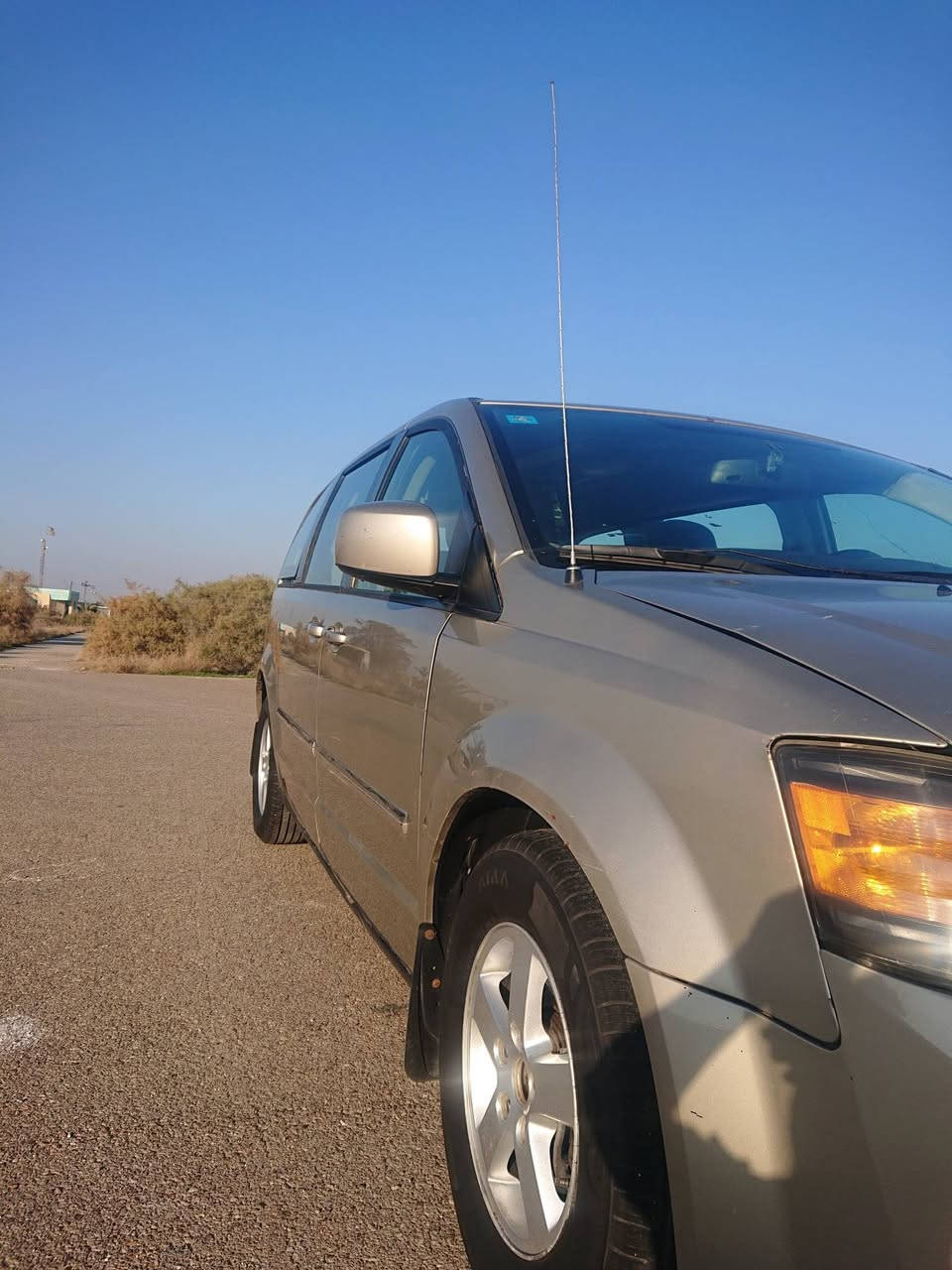 السلام عليكم من رخصة الادمنية المحترمين 
للبيع دوج كرفان ٢٠٠٨ بغداد رقم انكليزي بأسمي شرط التحويل فول كهرباء بيبان وجنطة وجام وكشن السائق كهرباء منظومه غاز شغاله ثلاث قطع تبريد تخم تاير باتري جديد لايت زنون وبلوجكتر لونين مكينه ٣٨٠٠ وكير جيد شاشه كامره خلفية فرس بالسقف وبالارضي بيها قطعتين صبغ والسونار مرفق مع الصور بدون لالغود ولاشواصي ولابجم نقصها كارت يوبي اس ومامأثر السعر ١١٥$ وبيها مجال قليل للاستفسار الاتصال على الرقم ***********/***********  / أو خاص اواتساب واسف للاطاله المكان بغداد
