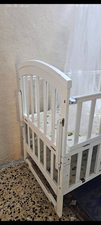 سرير طفل • يتحول لعجلات • مع ناموسية