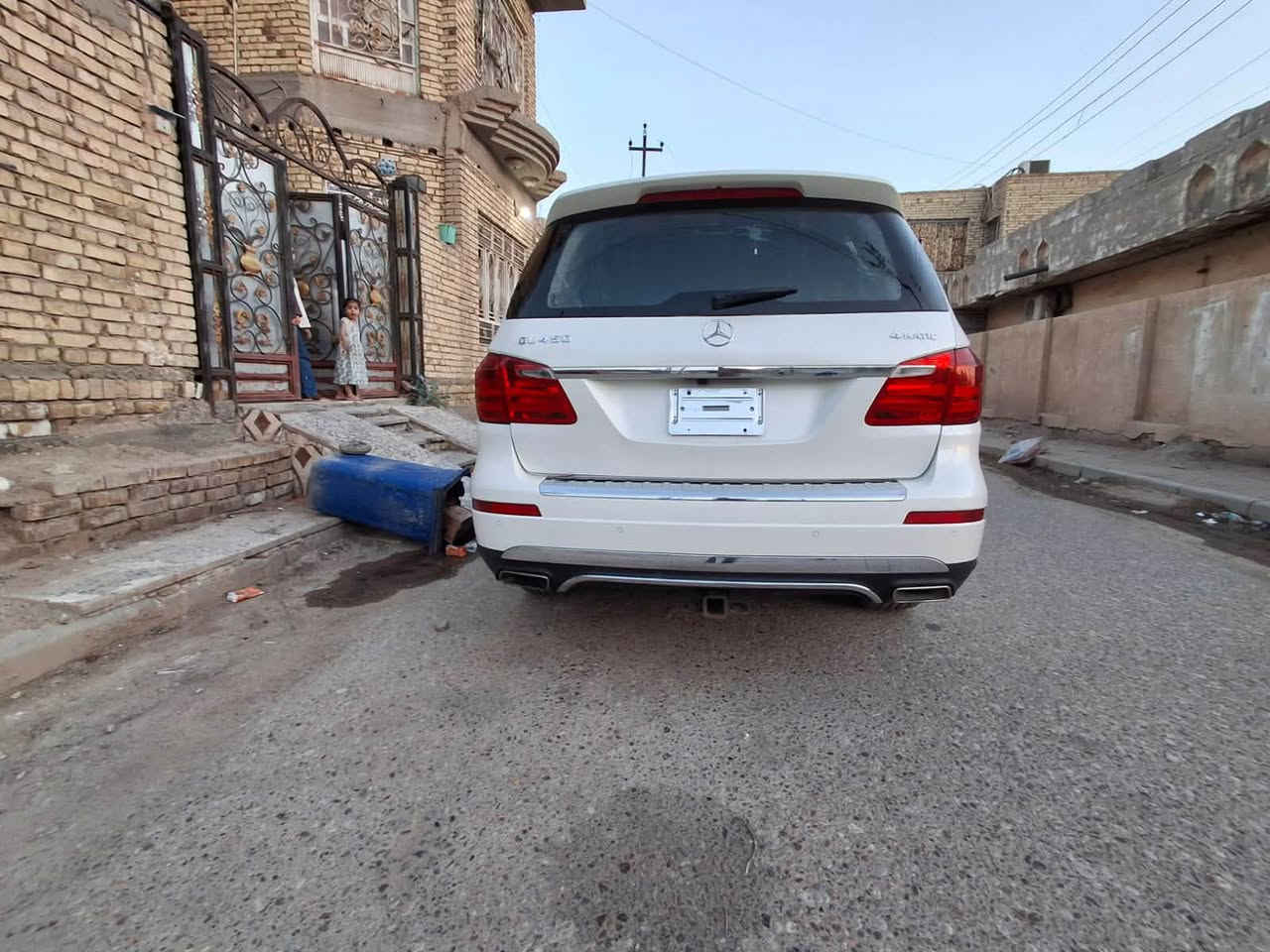 السلام عليكم للبيع فقط مارسدس gl450 
الفئة 4 matic موديل 2014 فور ويل مكينة 8 سلندر تون تيربو
ادوات كفاله متومه مكانه ميسان العماره السعر ٧٥  
***********
