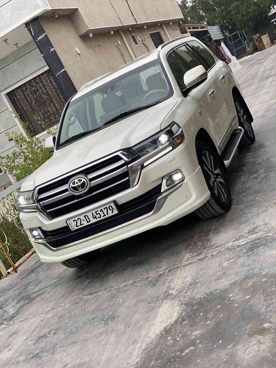 السلام عليكم عندي لاندكروز 2017  VXS ام الرادر مواصفات لكرز  السياره كفاله عامه من الصبغ والضربه والتبديل ماشي 90الف رقم اربيل  بااسمي تحويل ثاني يوم 
محرك 8 سلندر 5700
جكات
بصمات
جنطه كهرباء
3 شاشات
فتحه
تشغيل عن بعد
مقاعد خزن ميموري
محيتاج اذكر الباقي هي لكرز مواصفات
مكاني بغداد
السسسسسعر 545
للاتصال***********
