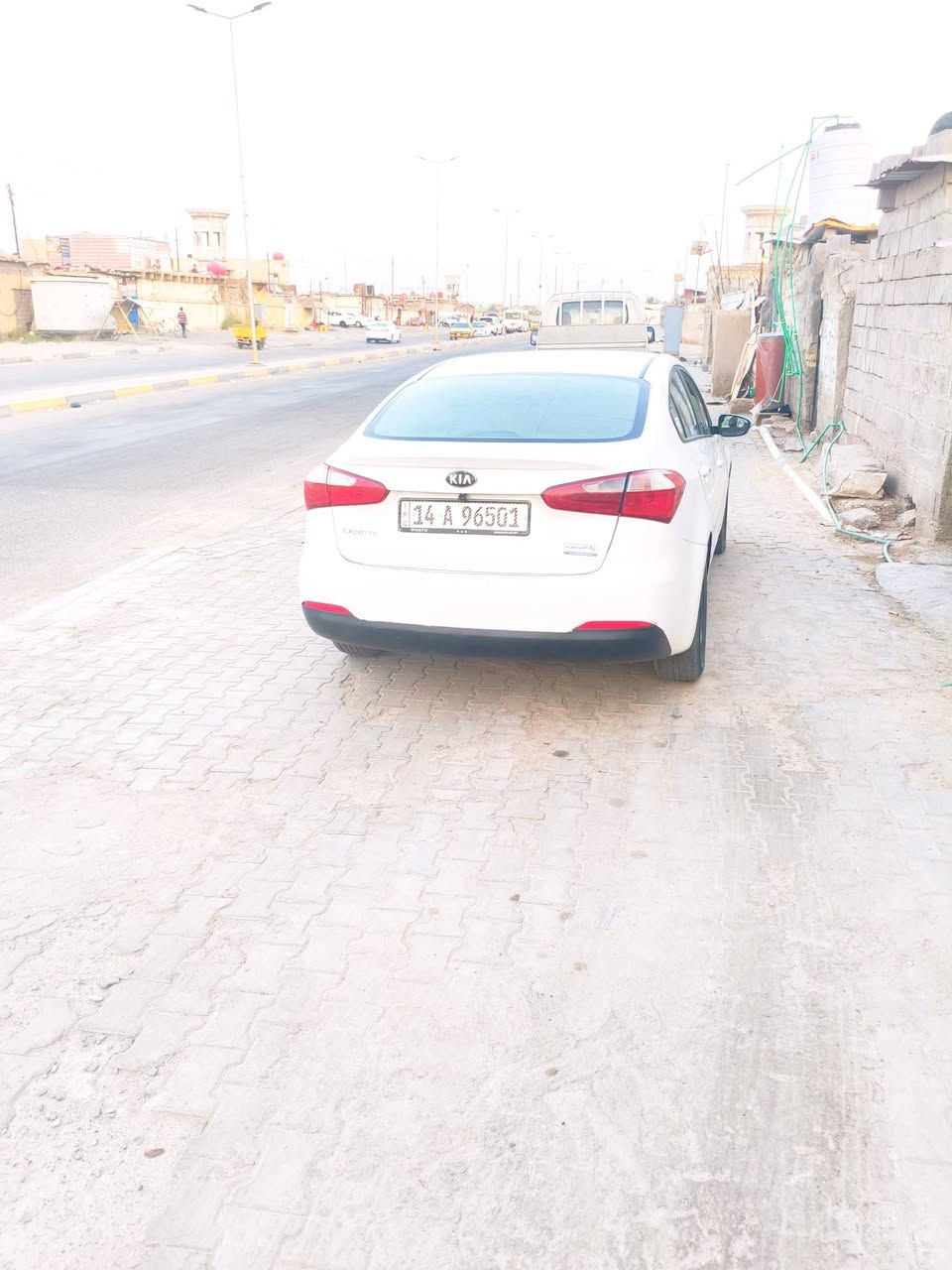 بيت تجاوز للبيع شرط لا تبليغ ولا ازاله 4 غرف وحديقه كبير  الحيانيه اول لاين علئ شارع تبليط الرقم ***********
