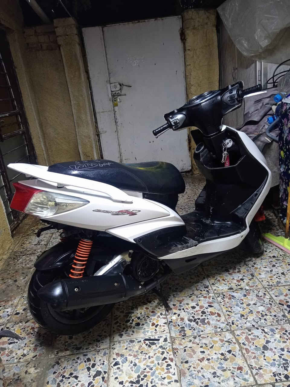 سلام عليكم سكنز فحل كابريتر للبيع $
دراجه مال رمبه صار شهر من منزله و المكاتبه موجوده 
دراجه مال رمبه ما مفتوح بيه برغي بلادي من التاير للتاير 
مكفوله كفاله عامه من محرك و كفرات و سرقه 
دراجه كفرات نضافتهن 85٪ 
ابو المصلحه يعرف التحميل من يجن بل حاويه اشويه يضربن 
لاكن الدراجه ما بيه اي نقص نكر سلف و هندر و كهربائيات كله شغاله
فقط بيه خلل بسيط بل دشبول من طفي ناريه يبقه مشتغل علمود الساعه البي بس هوه شغال كله ما بي عطل 
دراجه الذيل مالته او الجاملغ الخلفي موجود بس فتحته علمود التنضيف 
السعر خاص لان اكو نفوس ضعيفه يكسرون بل سعر 
اي استفسار اتصل عله الرقم ما متواجد عل فيس 
*********** مكاني بغداد الطالبيه
