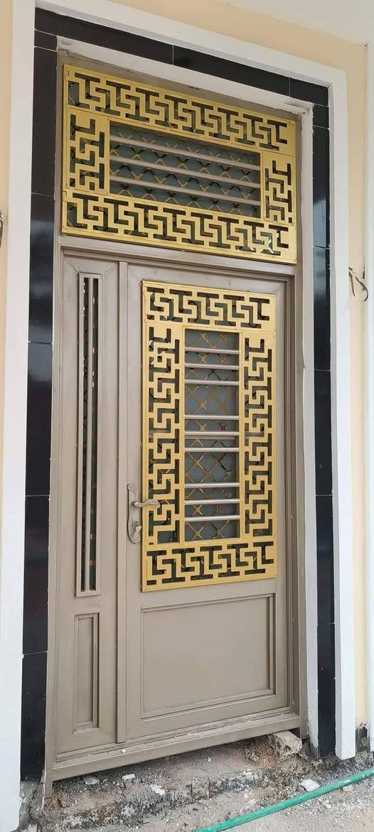 كادر الناصرية تنظيف وصبغ الشبابيك والابواب *********** للاتصال بأسعار مناسبة شغل درجه عملنا جميع مناطق ميسان #ميسان
