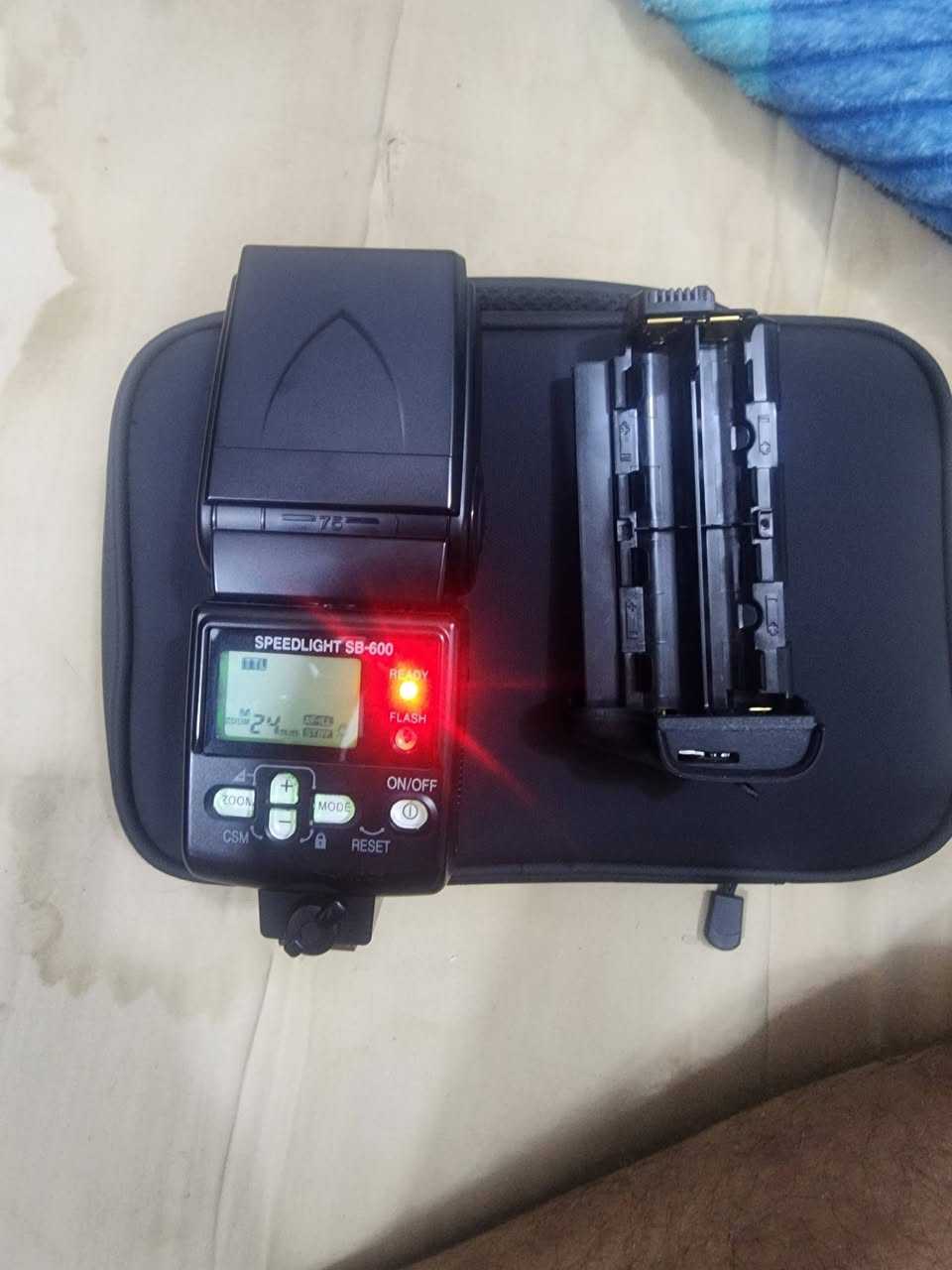 فلاش وحامل بطاريات كامرا نيكون قيم واخذ بالي يرضى بي الله بدون كسر


**إذا كنت صاحب هذا الإعلان وتريد حذفه لأي سبب، رجاءا أرسل رسالة إلى الدعم الفني**