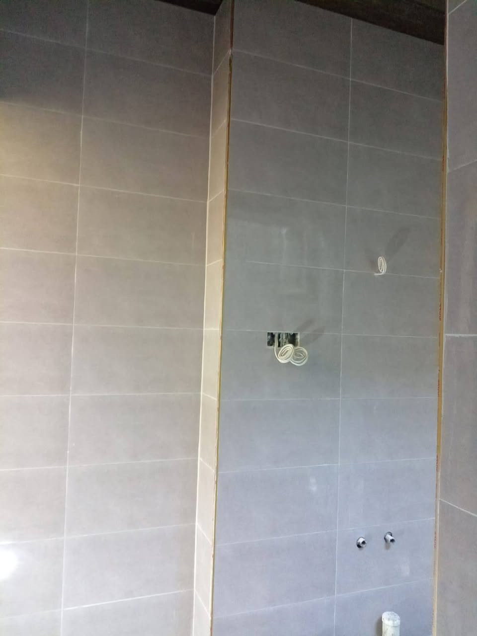 السلام عليكم
(( صفاف كاشي سيراميك ارضيه جدران))
 داخل موصل فقط 
استفسار ع هذا الرقمين 
او  واتساب ***********
أسيا   ***********
 كورك  ***********
تحياتي للجميع
