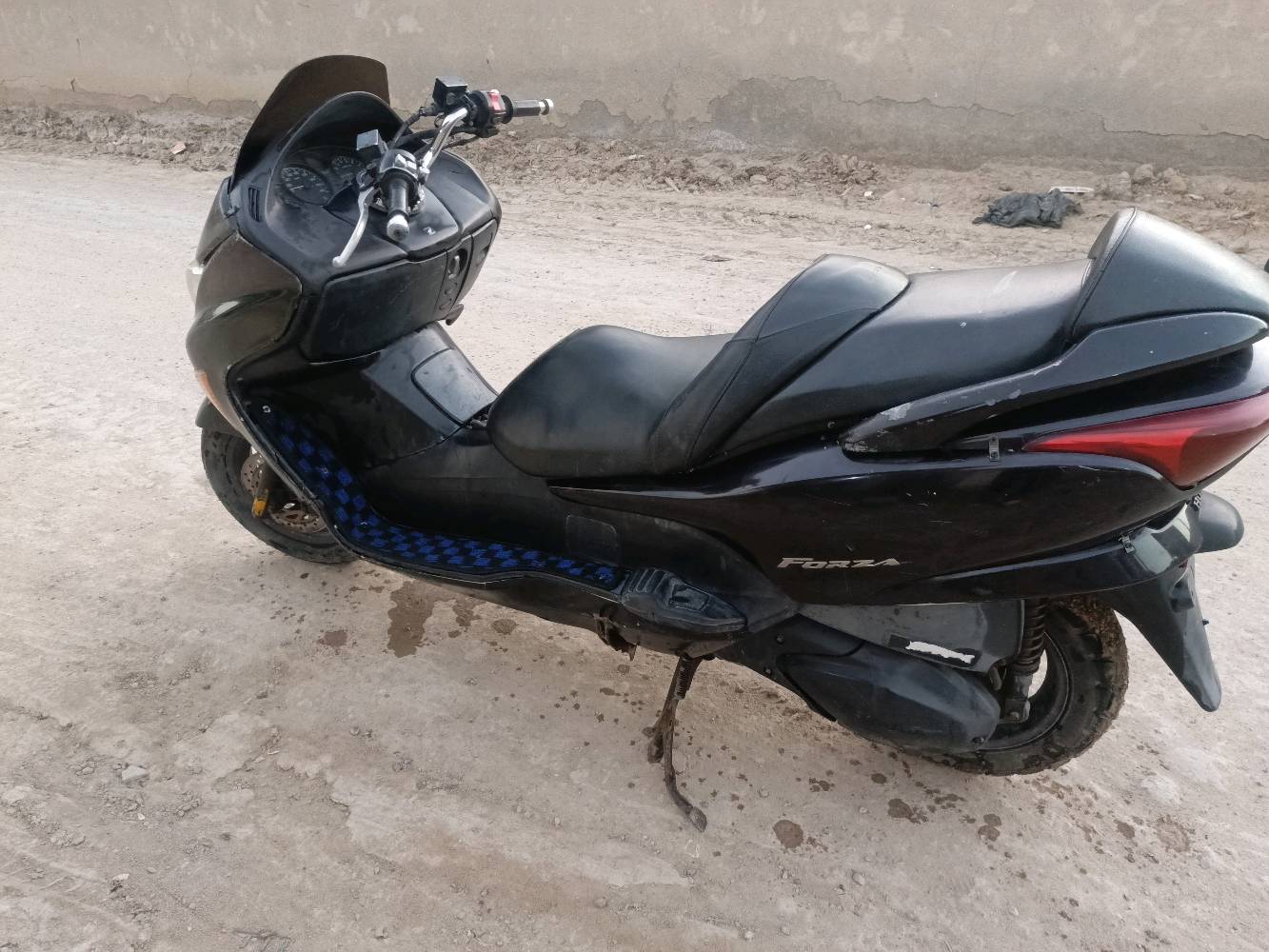 سلام عليكم شباب دراجه فورزه صفر 8 للبيع دراجه حلوه ونظيفه شلعتها تخبل كهربائيات كلها شغاله دراجه حلوه شتريتها وماعرفلها ف اريد ابيعها سعر 600وبيها مجال العنوان محافظه البصره قظاء المدينه للستفسار ***********