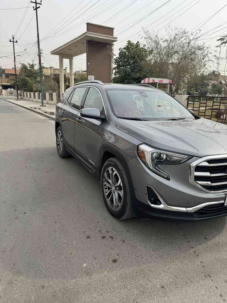 السلام عليكم
جي ام سي تيران للبيع
مواصفات slt
موديل 2020
محرك 2000 المرغوب
ماشية 53 الف
مواصفات 
فوول رادارات
توقف ذاتي 
خزن مقاعد 
تدفئة كشن
بدون ارباك
داخل جلد
فوول تحكم ستيرن
وبعد هواي مواصفات
حادث خلفي بجم كبس بيه صبغ شويه بالجنطه
بدون شواصي ودواخل وصور الحادث مرفقة
مكانها بغداد العامرية
السعر 19200 دولار 
للاستفسار ***********
