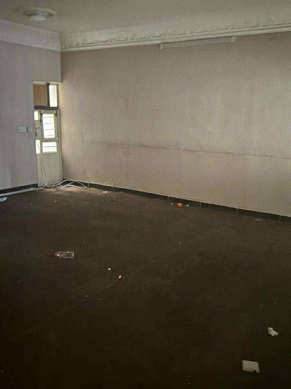 للبيع دار سكن  مساحه 180 متر بغداد السيديه سعر 400 مليون تلفون ***********
