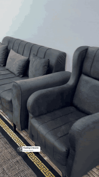 تخم قنفات للبيع 10 مقاعد  اثنين ثلاثي -واحد ثناني - اثنين كراسي + 8 كوشات ويه _ صار اسبوع من ماخدته اريده ب 575 بيه مجال  مكاني كركوك للاستفسار اتصال ع رقم  ***********
