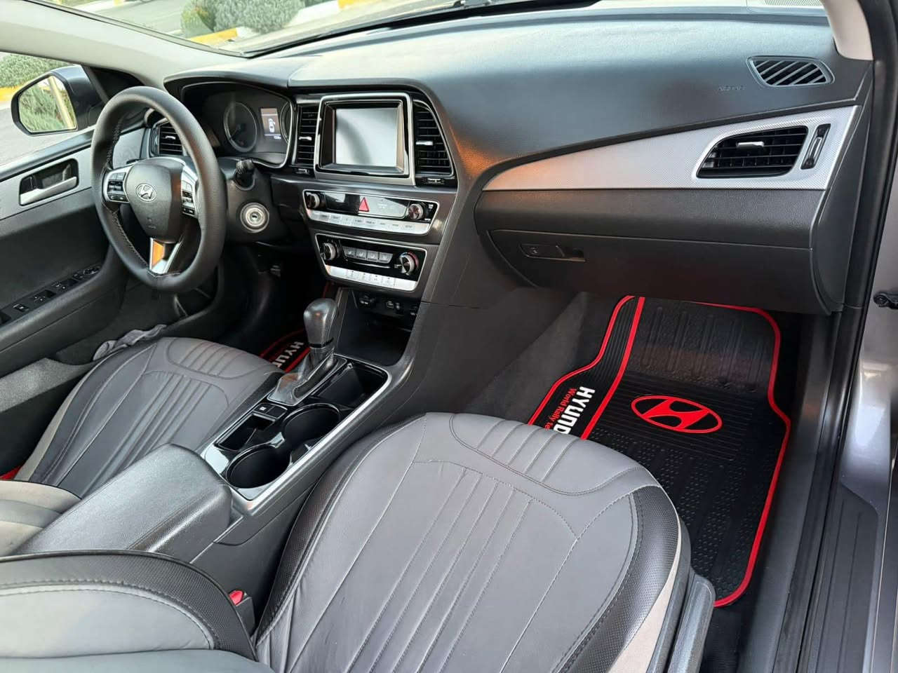 سوناتا 2018
وارد امريكي السيارة كلين بدون حادث 
محرك 2400GDI
السعر 150 
الشراي يتواصل واتساب 
***********
مكان السيارة صلاح الدين
