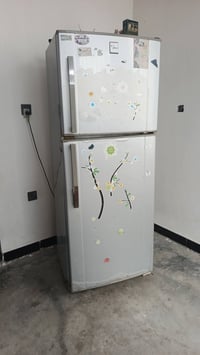 ثلاجه حجم 28كبير البيع 07708854566واتساب بيه مجال