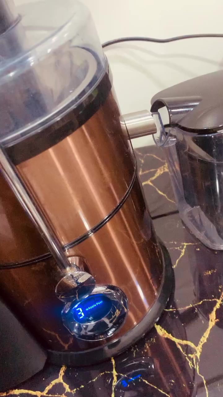 عصارة فواكه رقمية نوعية حديثة تعصر  جزر وكافة انواع الفواكه والخضراوات جديدة مستعملة مرتين فقط السعر 70 وبيها مجال التواصل على الرقم ***********
