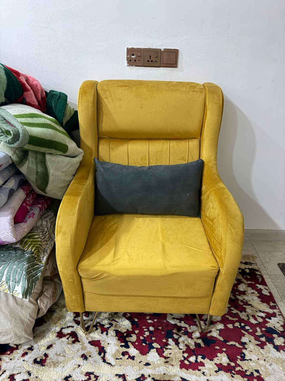 تخم 10 مقاعد مستخدم قليل جدا سعره 250 الف وبي مجال المكان بغداد الكراده ***********
