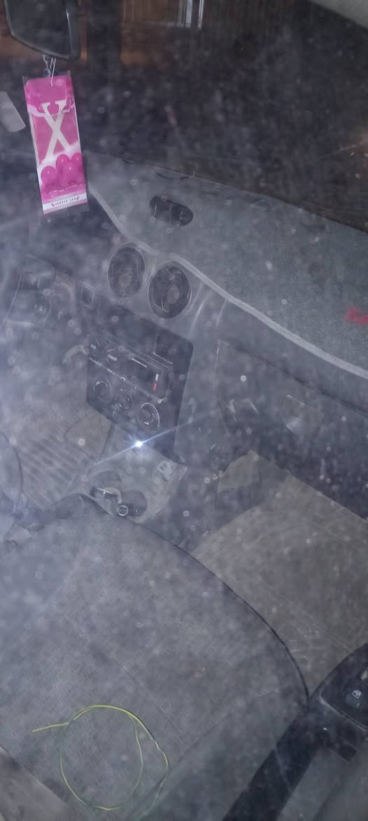 السلام عليكم ورحمة الله وبركاته عندي سايبا 11 نفخ المراوس بسايبه  ابيضه مع الفرق قليل السايبه العندي بيها طخه  يم السبير والشواصي واحد زين والثاني معمر وشادلها رباط اذا اكو اوديك على راعيها وعليها هيه 300 والغرامه 200 هو يدفعهن من تحول السايبه بسمك المكان بغداد التاجي هذا رقمي ***********
