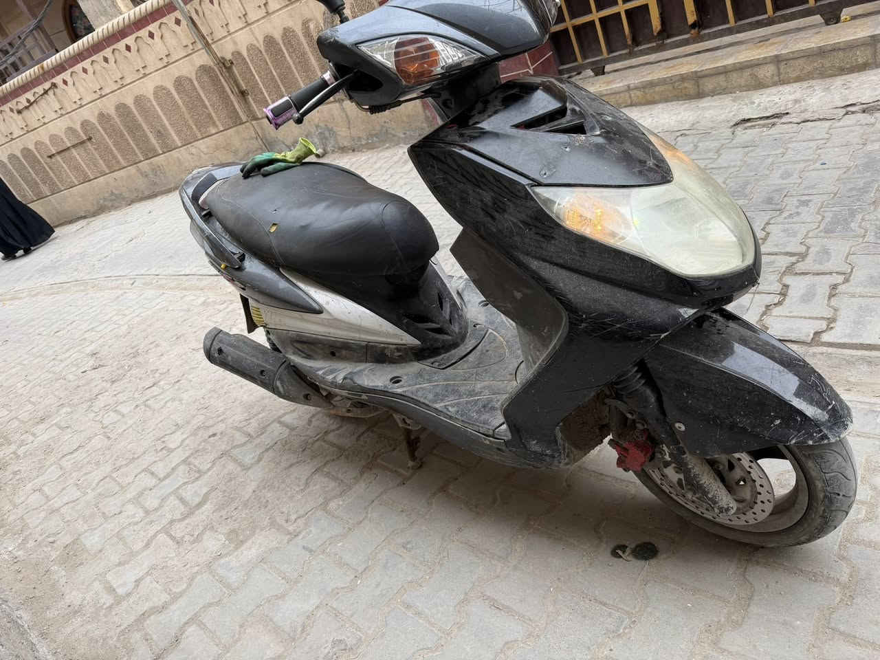 سكنس فحل نوزل عرقحين ممغسوله 😉
مكينه حلوه ناعمه بس بيهى زنجيل لو تفيلس مكفوله من البكن 
كفرات لونين اسود وفيلي كامله كفراته
كهربائيات كله شغاله منطول لطول 
دبلات تايرات لوك طسه ناعمه 
سعر 450 ألف بيهى مجال حك جيه بغداد الكريعات استفسار اكثر اتصال ☎️ ***********
