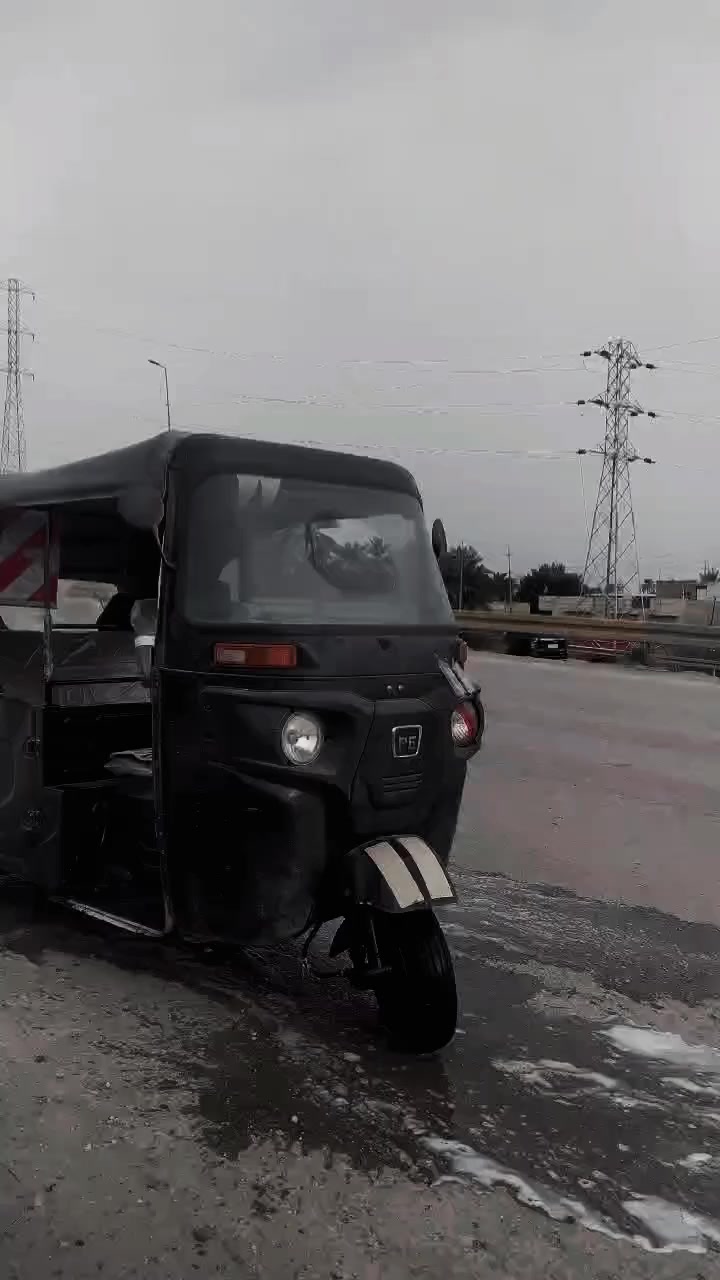 سلام عليكم حبايب تكتك للبيع موديل ٢٢صاعده هزه يعني مرقمه تكتك نضيفه عوزه تعمير خياسات سعر ٨٣٠٠وبيه مجال ***********
