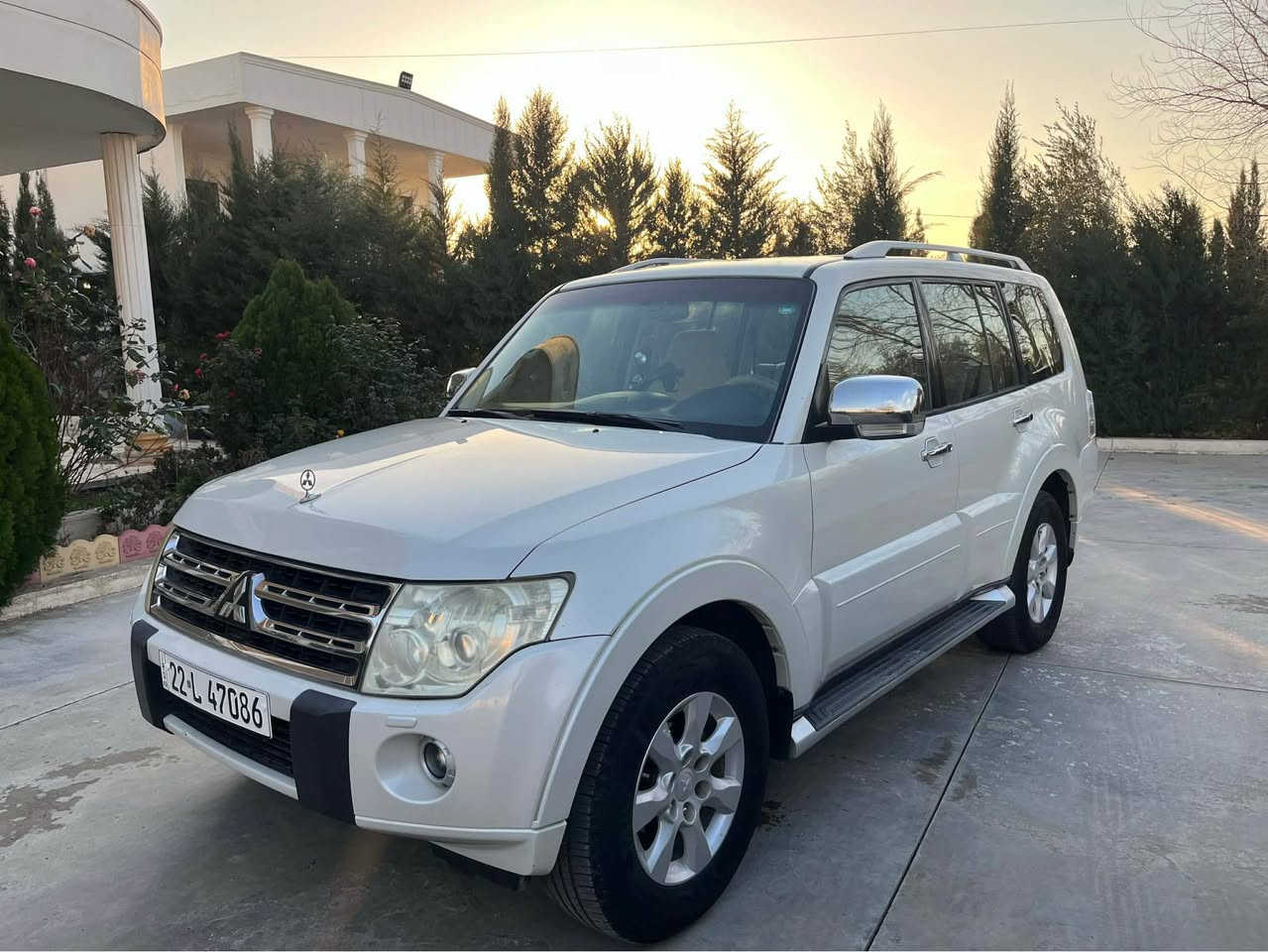 پاجێرۆ مۆدیل ٢٠١٠ قەپات مواسەفات، ٦ پستۆنی ٣.٥ کلین تایتل بێ پارچە و گێڕ و مەکینە بەشەرت بێ تەقە و ڕەقە و سەیارەکی توندوتۆڵە ٢٩٨ هەزار کم ڕۆیشتیە و دەعامی پشتەوە لای ڕاست لە وێنەکە دیارە کەمەک شوختی هەیە و قەڵەم کاری نەکرایە هەمووی بەشەرت 
ماڵی دۆستە  سعري ١٥٥ مجالي 
رقم موبايل  *********** 
*********** وتس ئاب أربيل, العراق
