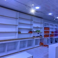رفوف محلات • رفوف خشب • جرارات خشب • اثاث محلات • ديكور محلات • ارفف م...