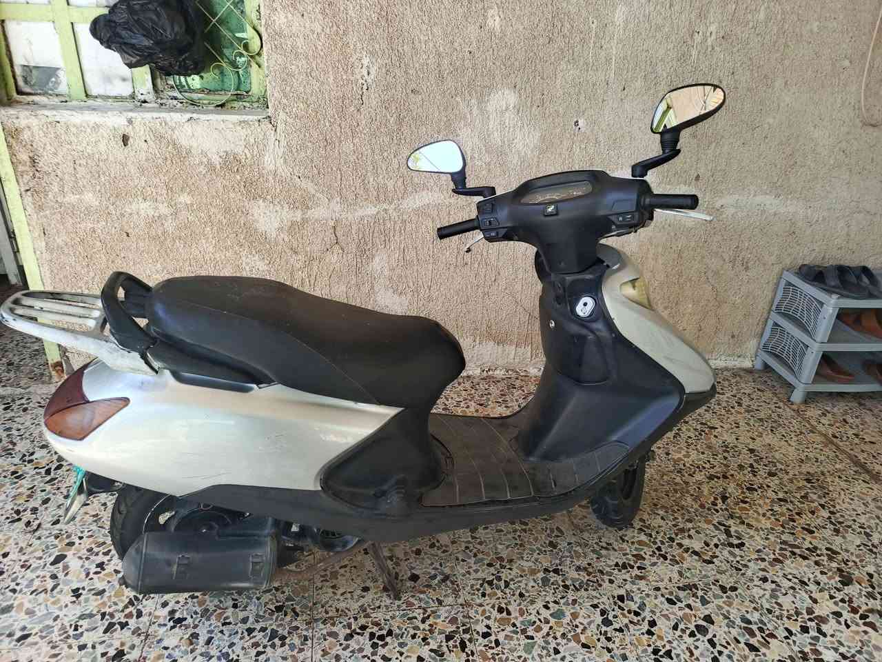 سلام عليكم دراجه سبيسي ياباني لبيع كابريتر اصلي كفرات اصلي مكينه ناعمه دراجه جاهزه قفل جنطه بس لبوري اني مفلته 
دراجه تشتغل هندر وسلف دير بس ماتشتغل مادري شنو عوزها 
كهربائيات كلها شغاله  عداد مال بانزين مال سرعه كلها شغال دراجه حلوه ونضيفه 
مكان كوت حي الحكيم 
سعرها 490وبيه مجال 
‏‪***********‬‏
