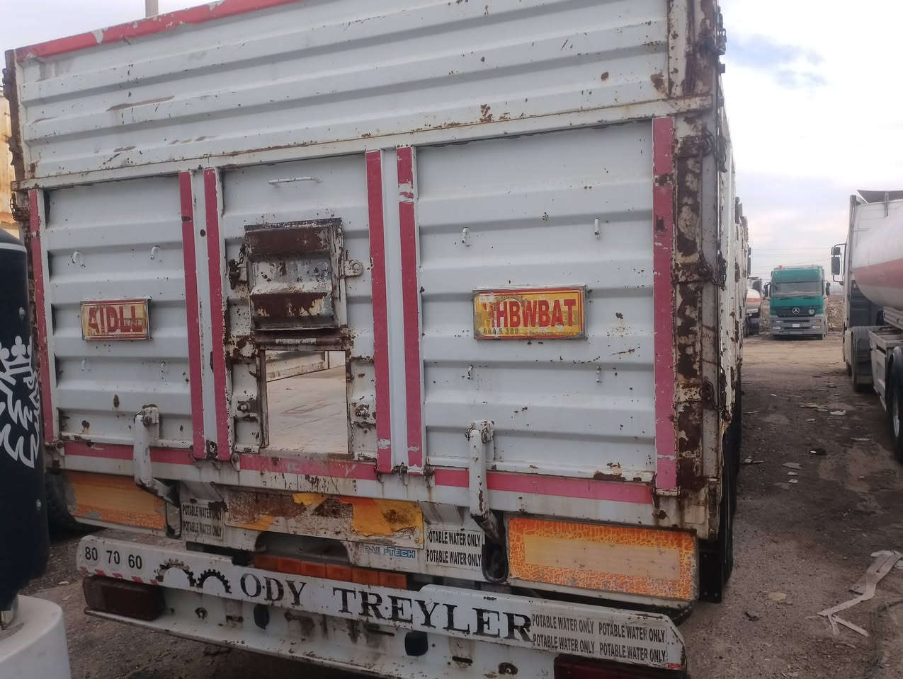 عربانة تركية نوع دشالي 4محاور مع جادر صيفي مع تاير اسبير للبيع للتواصل الاتصال  ***********
***********
