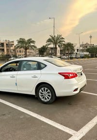 نيسان سنتر مديله 2025 سياره بحالت وكاله جديده معنه كلمه  مستعجل علئ بي...