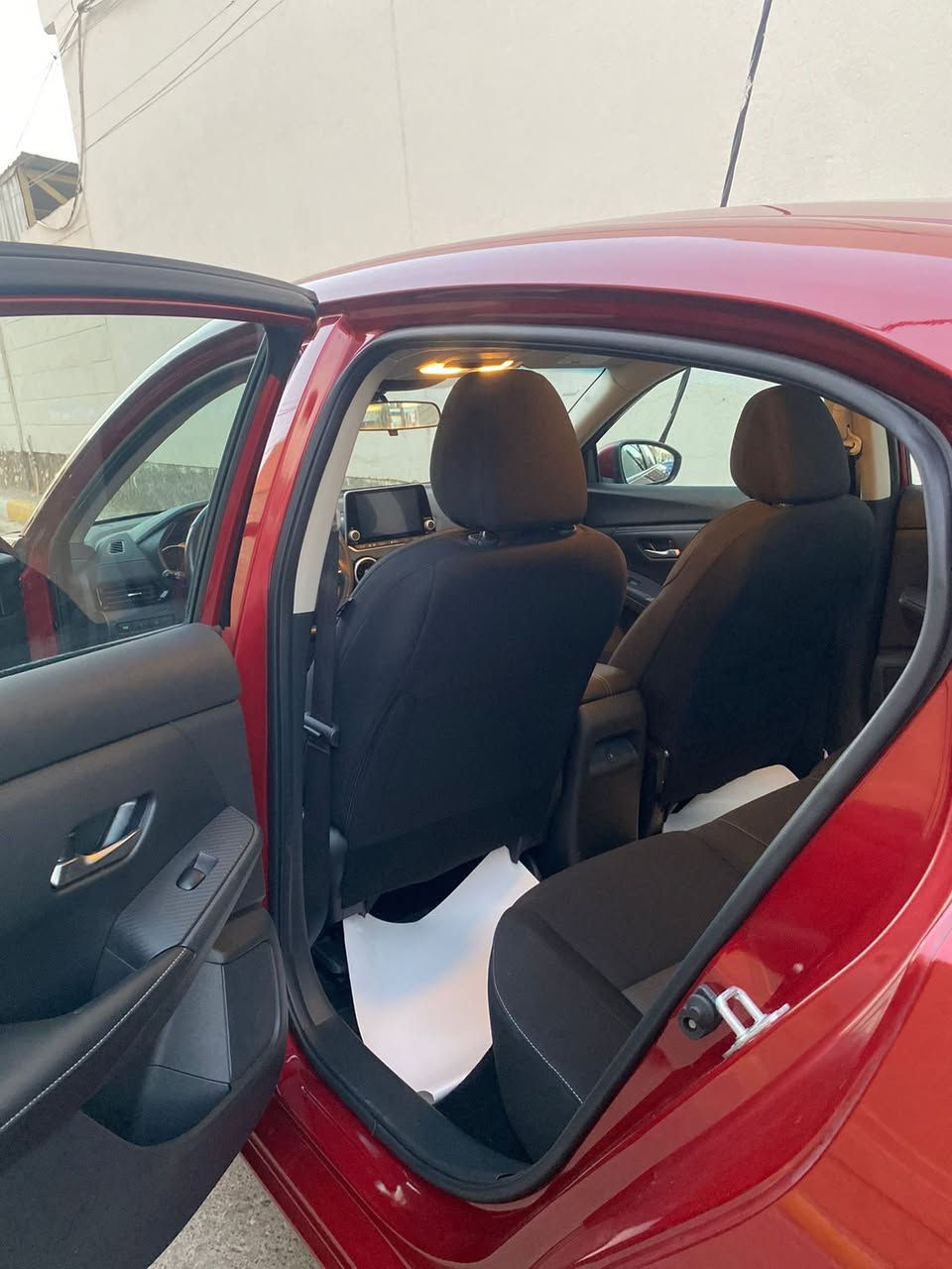 🔹 الموديل: Nissan Sentra 2023 – SV
🔹 المحرك: 2000 CC
🔹 ماشية : 4 الف زيرو بحاله الشركه 
🔹 الوارد: أمريكي – رقم أربيل
🔹
🔹 الحالة: نظافة فوق ٩٥٪؜ 

المواصفات:
 • تشغيل وأبواب بصمة (Push Start)
 • شاشة كبيرة + كاميرا خلفية عالية الدقة
 • رادارات 360 درجة + Auto Stop أمامي وخلفي
 • نظام Eco اقتصادي باستهلاك الوقود
 • تحديد مسار + تحديد سرعة + نظام النقطة العمياء
 • 3 أنظمة قيادة (Sport / Eco / Normal)
 • رادار
 • ستيرنغ مالتي فانكشن + كروز كنترول
 • وسائد هوائية Airbag كاملة + نظام ABS
 • تايرات جديدة وكالة + ويل كب
 • تبريدها ثلج

إضاءة LED أمامية وخلفية
⁠نسبة صرف البنزين : اقتصادية جدًا 
السيارة استخدام شخصي، و محافظ عليها ، بيها سونار موجود 
 • السنوية باسمي والتحويل مباشر
للتواصل: ***********
