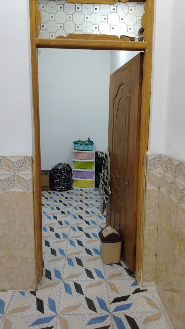 الدار البيع مساحه ١٠٠ متر السعر ٣٣ بي مجال مقابل قريه الغدير شارع مطحنه بناء درجه اوله ***********

